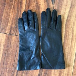 Leather gloves